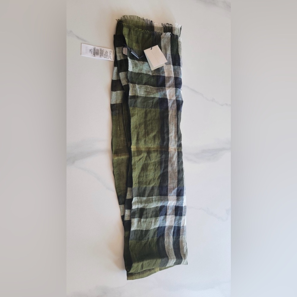 Brand new Burberry children military Green Scarf